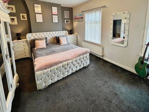 Master bedroom- click for photo gallery